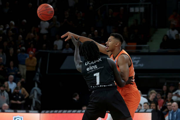 出曼城队内 出曼城队内